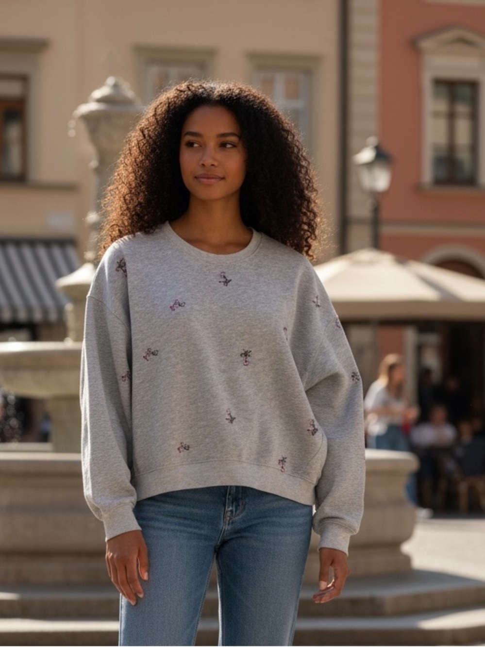 H&M Gray Floral Embroidered Pullover Crew Neck Sweatshirt Women’s M